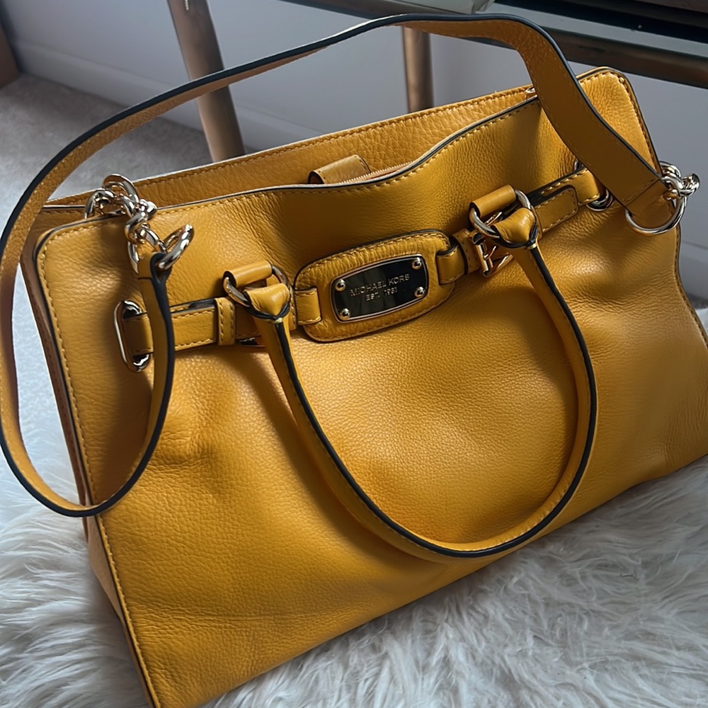 Michael Kors Yellow Bag. Shoulder strap included